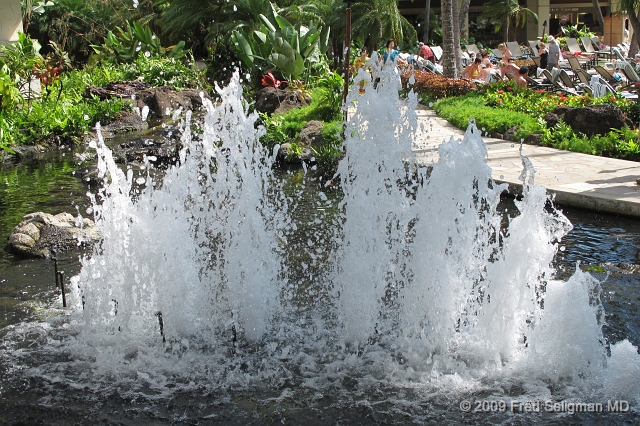 20091027_134155  G11f.jpg - Pool area Hilton Hawaiin Village